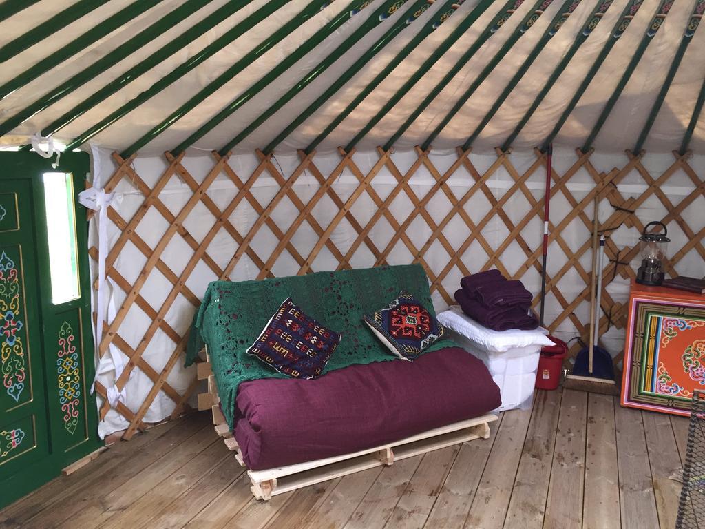 The Yurt Hotel Isle of Gigha Екстериор снимка