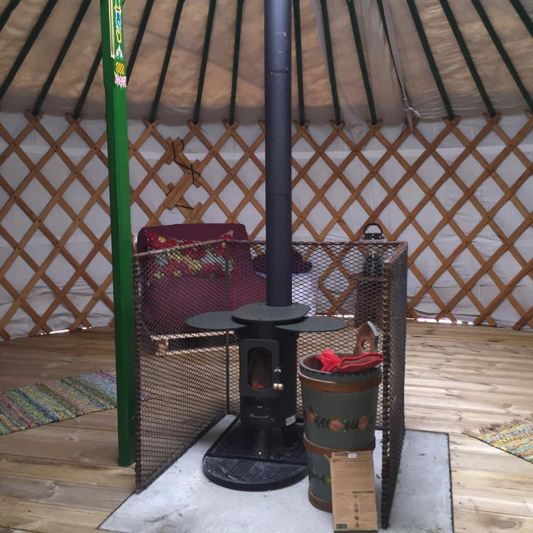 The Yurt Hotel Isle of Gigha Екстериор снимка